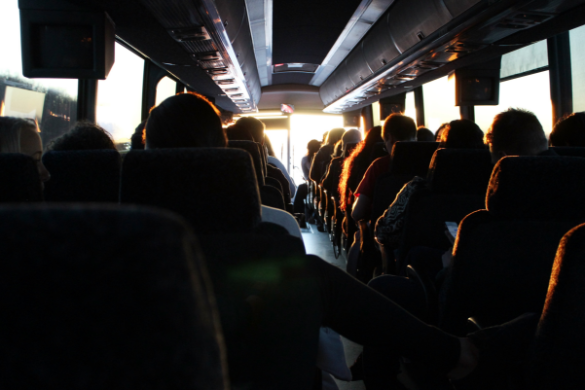 Finanziamento a fondo perduto rivolto alle imprese di trasporto turistico con bus coperti